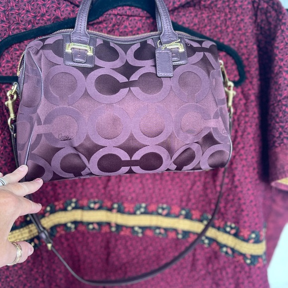 Coach Signature print Satchel shoulder Purse like new Wine Burgundy Purple color - Picture 2 of 10